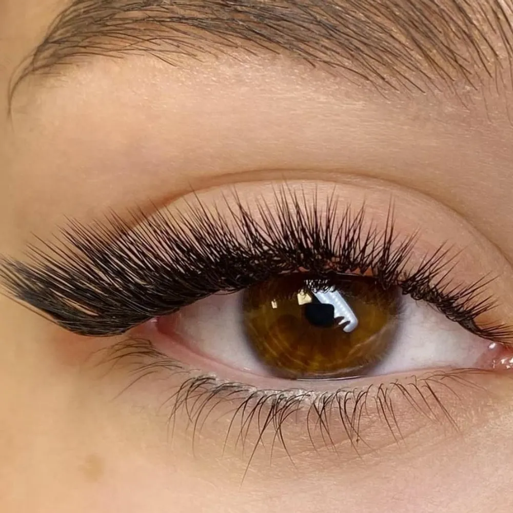 اکستنشن و ترمیم مژه