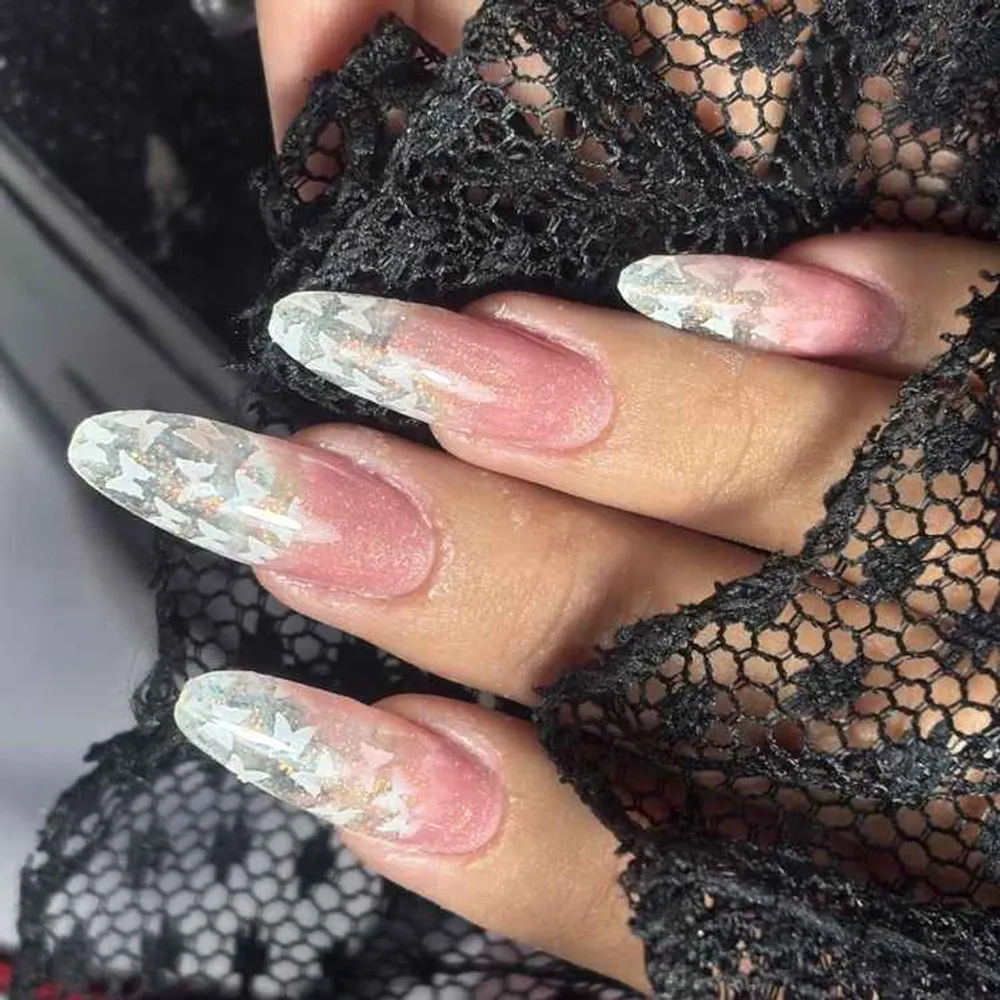 کاشت ناخن کاشت مژه 