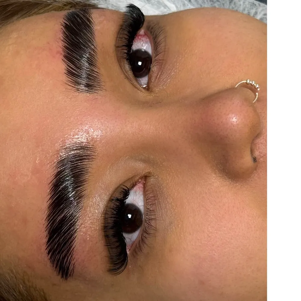 لیفت ابروو کاشت مژه