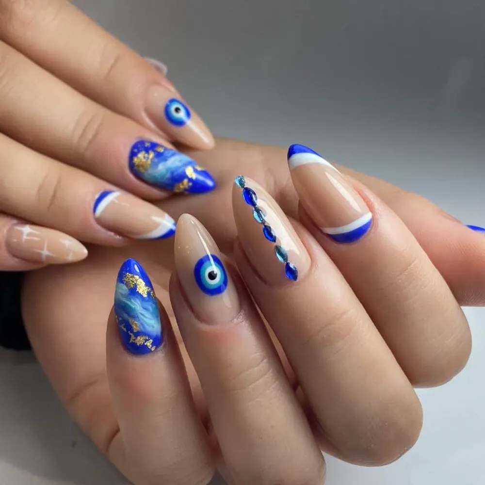 طراحی و کاشت ناخن