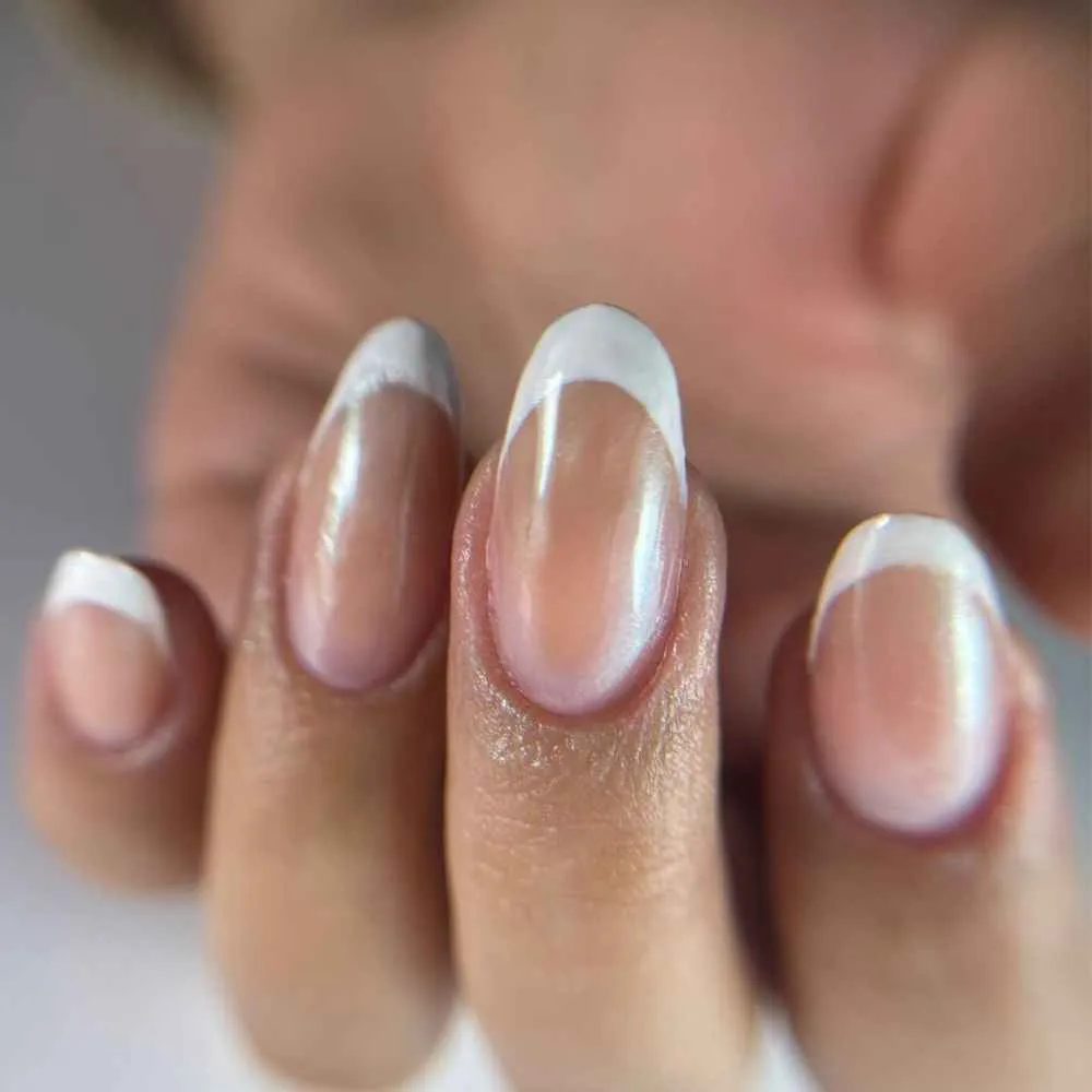کاشت و طراحی ناخن