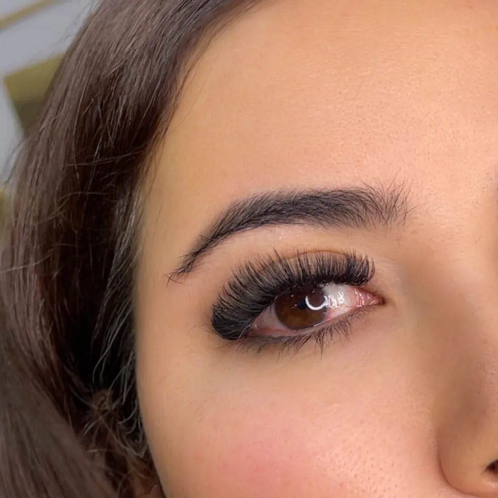 اکستنشن مژه و لیفت مژه و ابرو